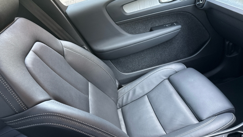 Volvo XC40 2.0 B3P Ultra Dark 5dr Auto Petrol Estate